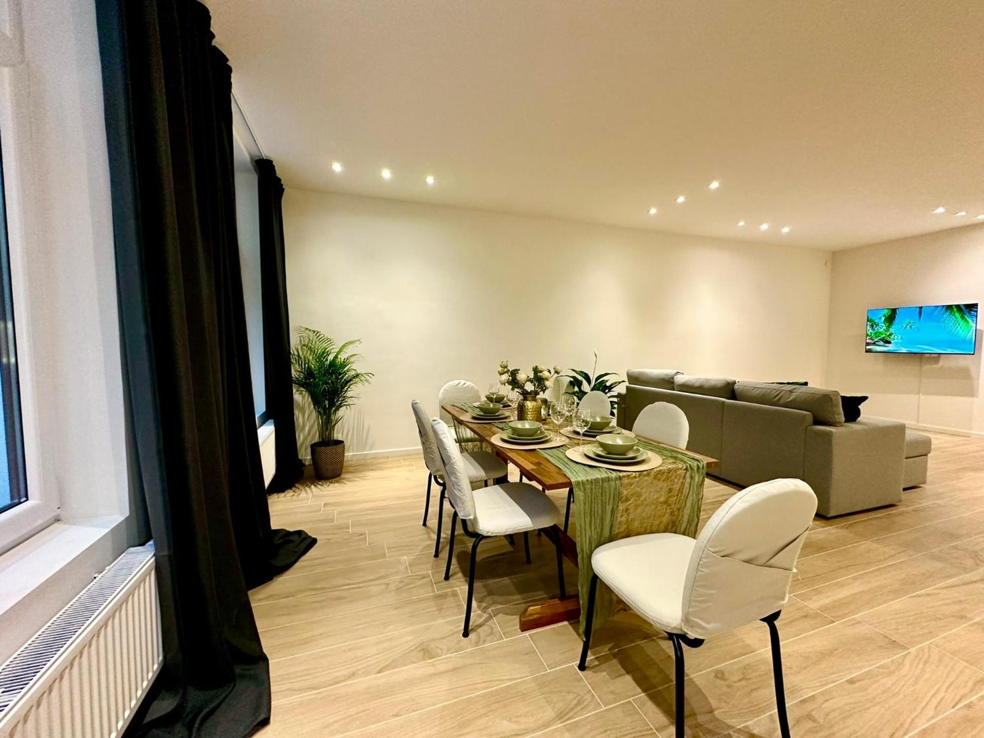 Luxury Park By Rikas Apartment