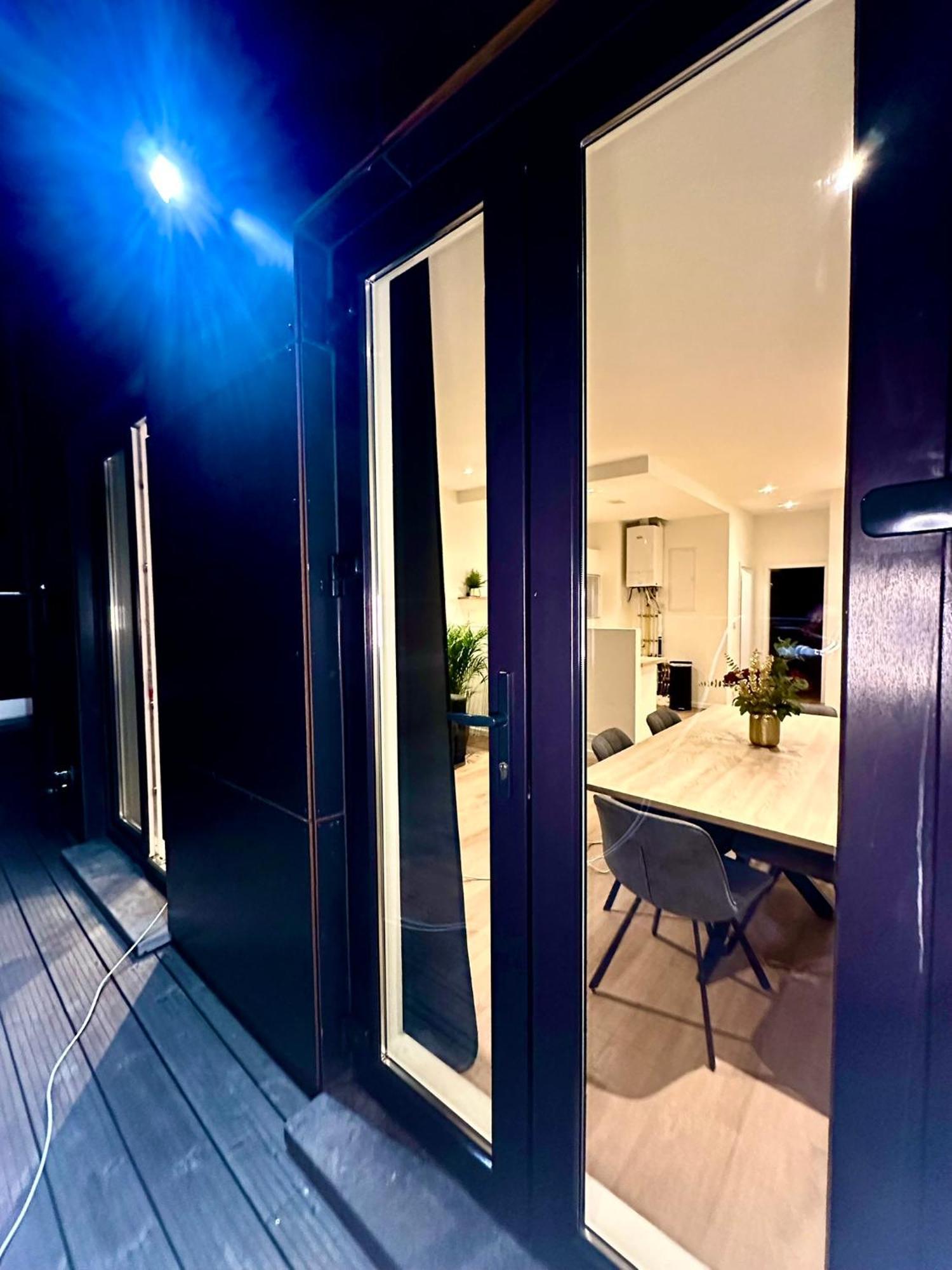 Luxury Park By Rikas Apartment